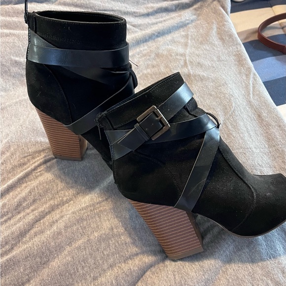 Black suede bootie - Picture 4 of 4